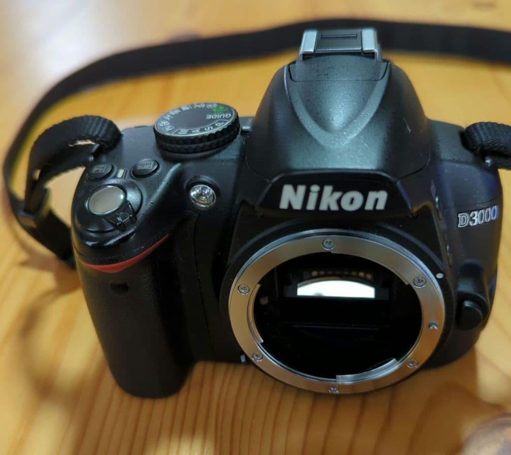 NIKON ニコンD3000 ボディ　デジタル一眼レフカメラ　匿名発送