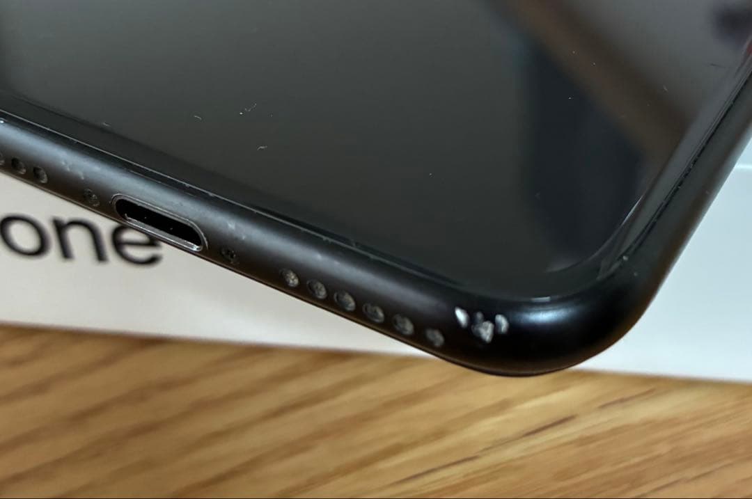 Apple iPhoneSE ブラック 本体