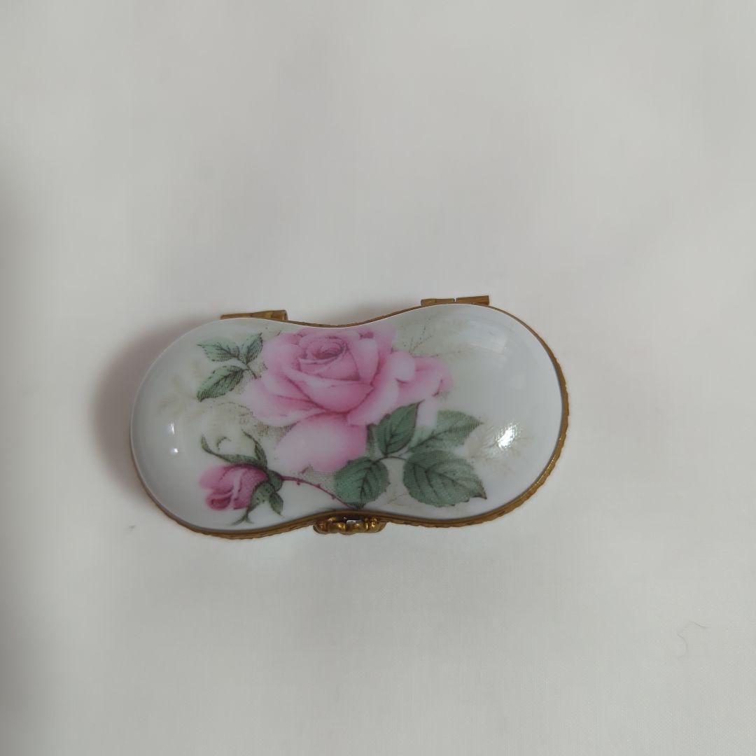 ア*マ様 リモージュ金彩 バラの花柄 陶器製ビーン型小物入れ