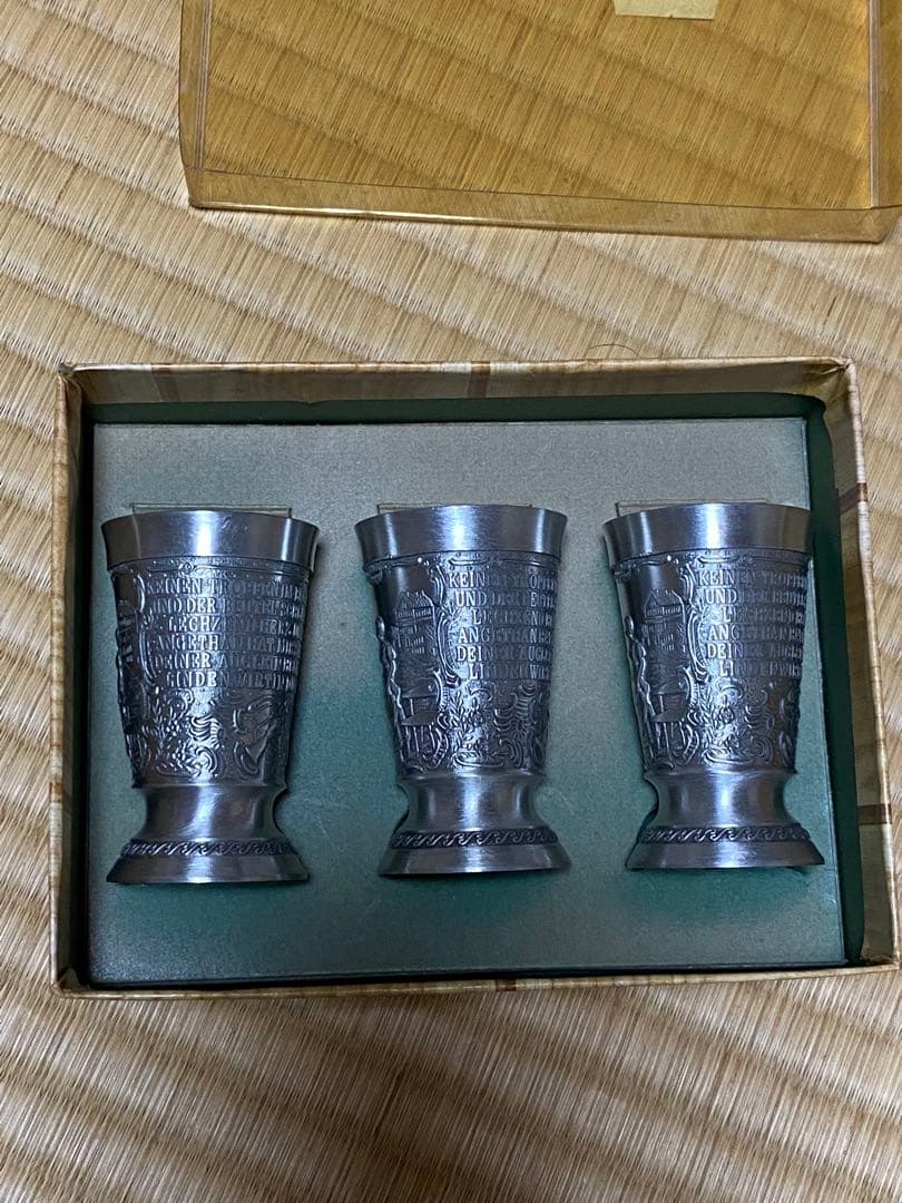 メタル製 ショットグラス 3個セット 金属 彫刻入り コップ シルバー 銀 器