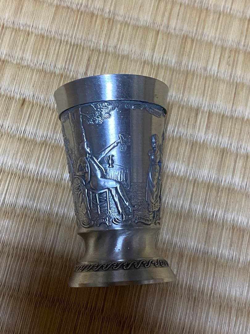 メタル製 ショットグラス 3個セット 金属 彫刻入り コップ シルバー 銀 器