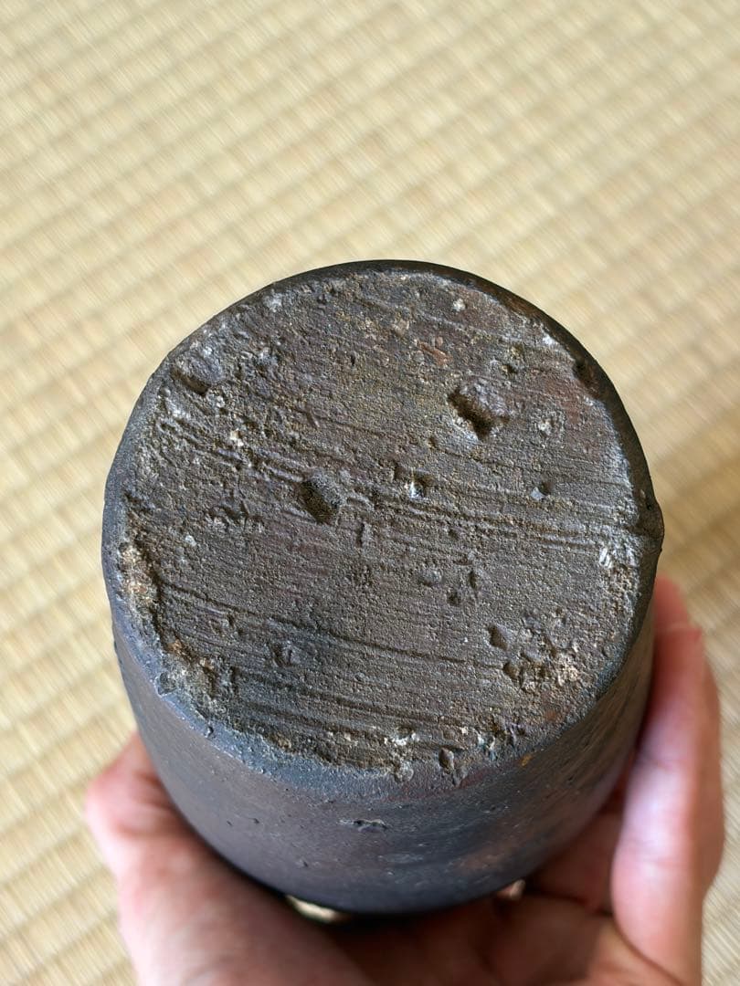 琉球 壺屋焼 鬼の腕 陶器製ダークブラウン瓶