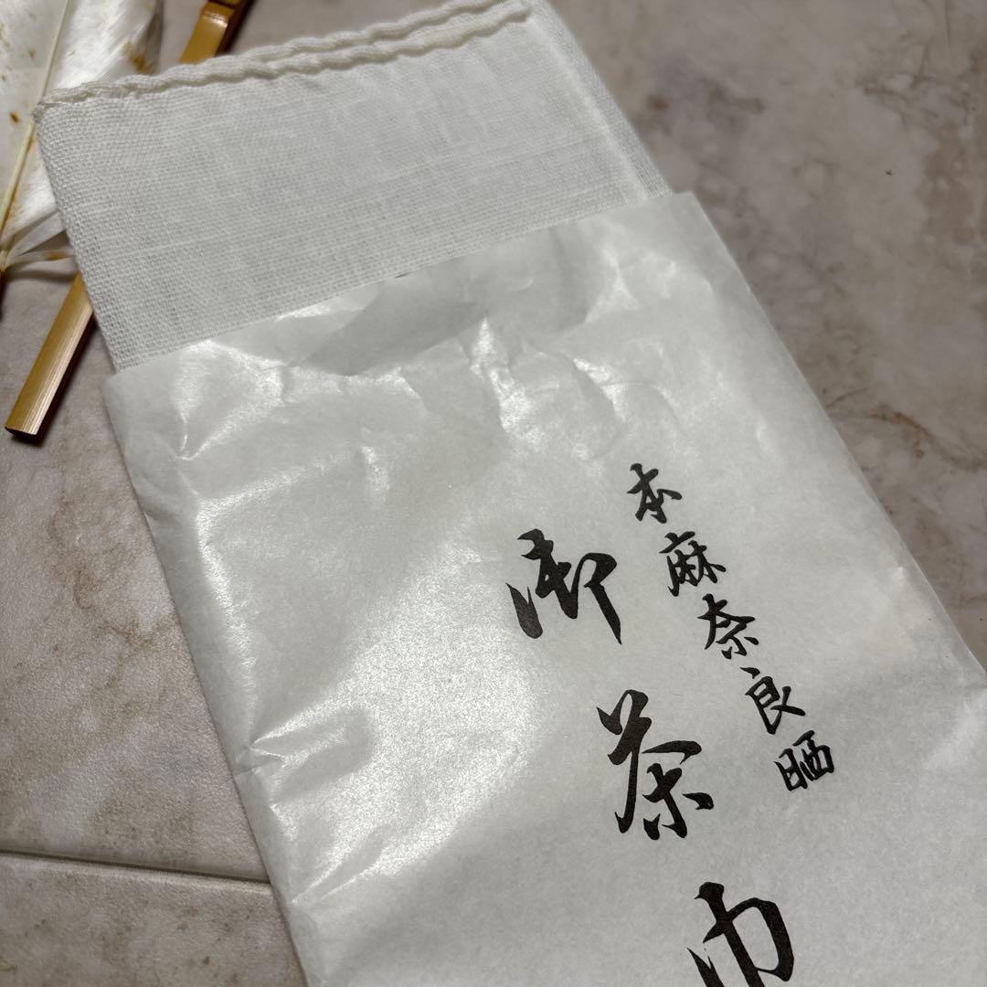 茶道具を一式まとめて**「茶箱（ちゃばこ）」**セット