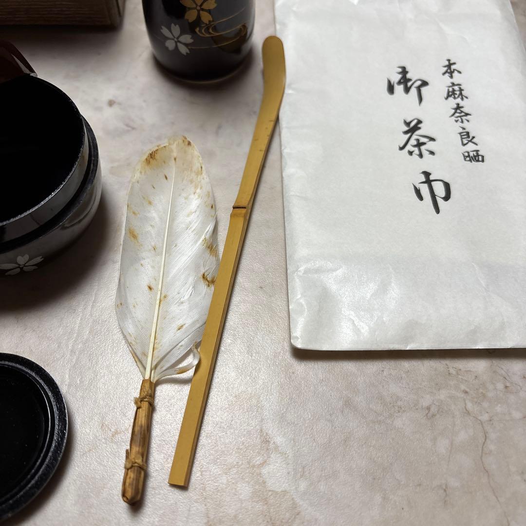 茶道具を一式まとめて**「茶箱（ちゃばこ）」**セット