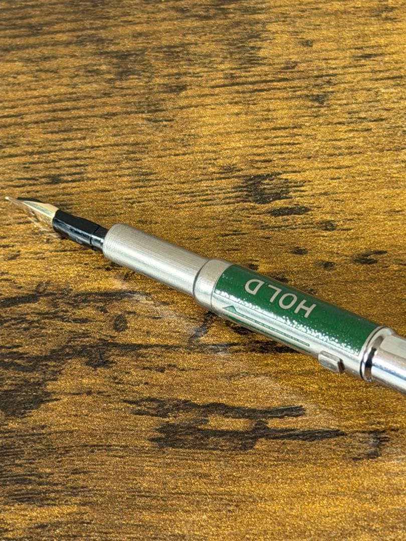 新品未使用　1971年製　白蝕刻　キャップレス　ストライプ　14金　万年筆　細字