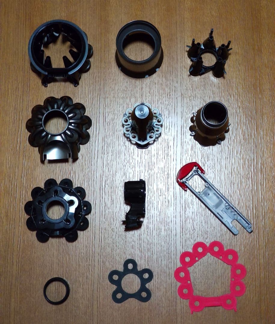 ダイソンV8 SV10K掃除機＋マキタ18vアダプターセット分解清掃済み 動作品