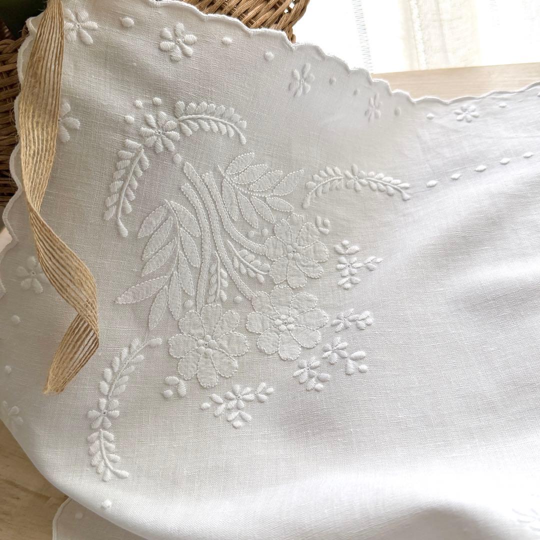 白糸手刺繍　リネン　ヴィンテージバテンレース　クロス