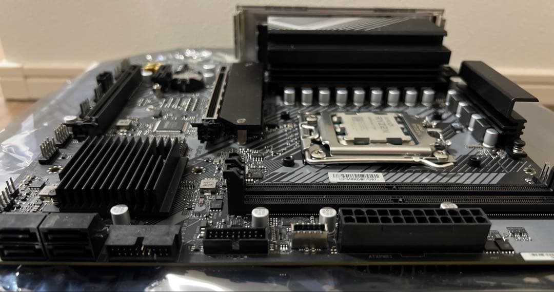 ASRock B650M-HDV/M.2 Ryzen7 7700付 動作確認済み