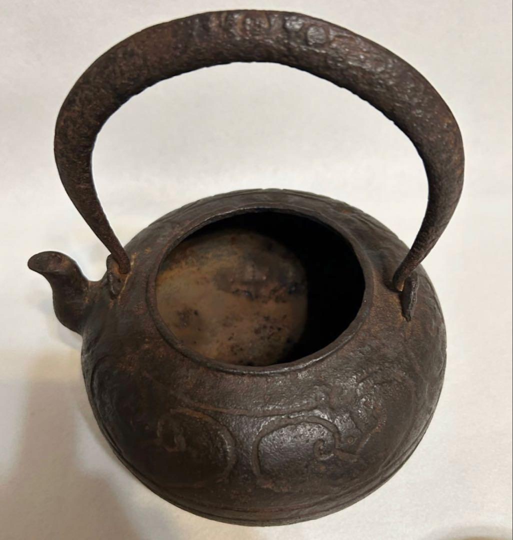 寿龍堂造 鉄瓶 茶道具 唐草文様 金属工芸 湯沸 骨董品 アンティーク 鉄器