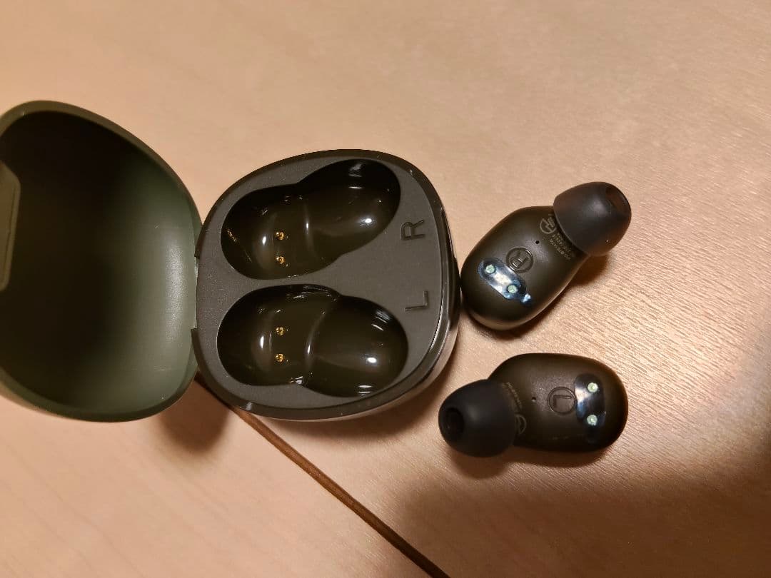 【まとめ売り　ジャンク】ワイヤレスイヤホン　8点＋充電ケース1点