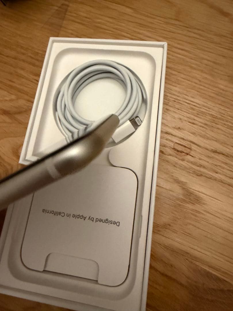 Apple iPhone SE (第3世代) スターライト 本体 128GB