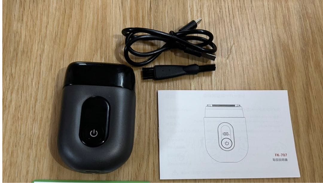 新品！電気シェーバー　メンズ　髭剃り　往復式　3枚刃　小型　防水　深剃り