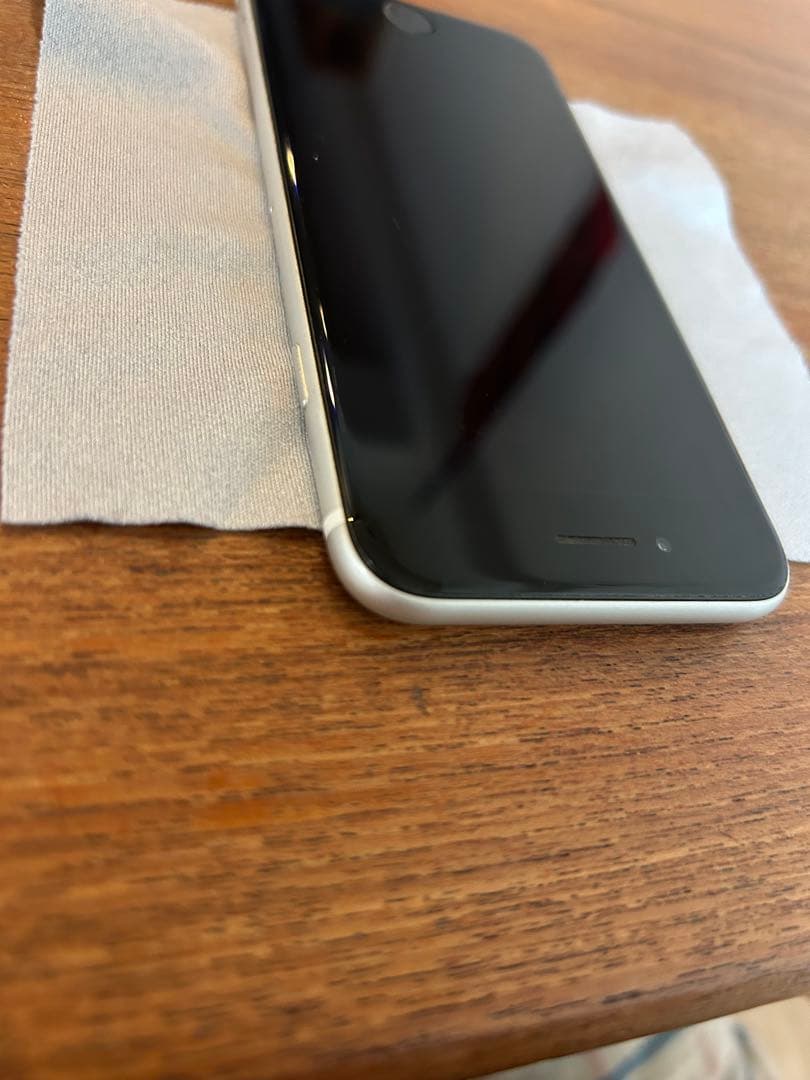 【美品】iPhoneSE2 256GB ホワイト 本体