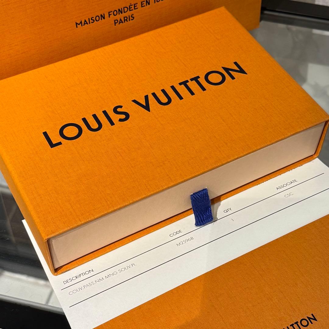 LOUIS VUITTON × NIGO クーヴェルテュール・パスポール ピンク