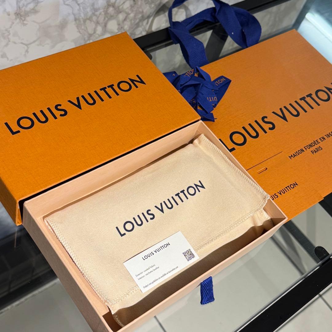 LOUIS VUITTON × NIGO クーヴェルテュール・パスポール ピンク