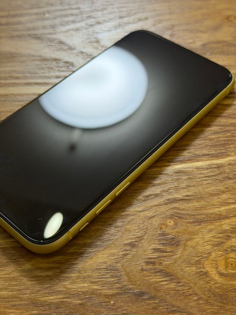 iPhone 11 イエロー 本体 SIMロック解除済　バッテリー純正交換済