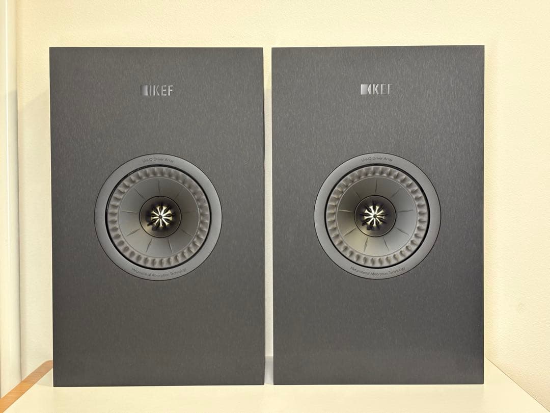 KEF Q4  壁掛スピーカー サテンブラック 新品同様