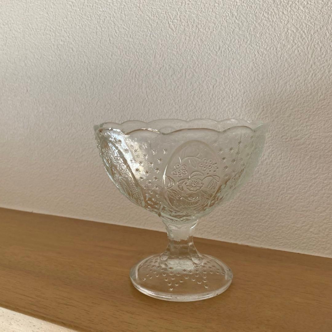 北欧アンティーク　お花柄エンボスガラスのコンポート　ガラスオブジェ