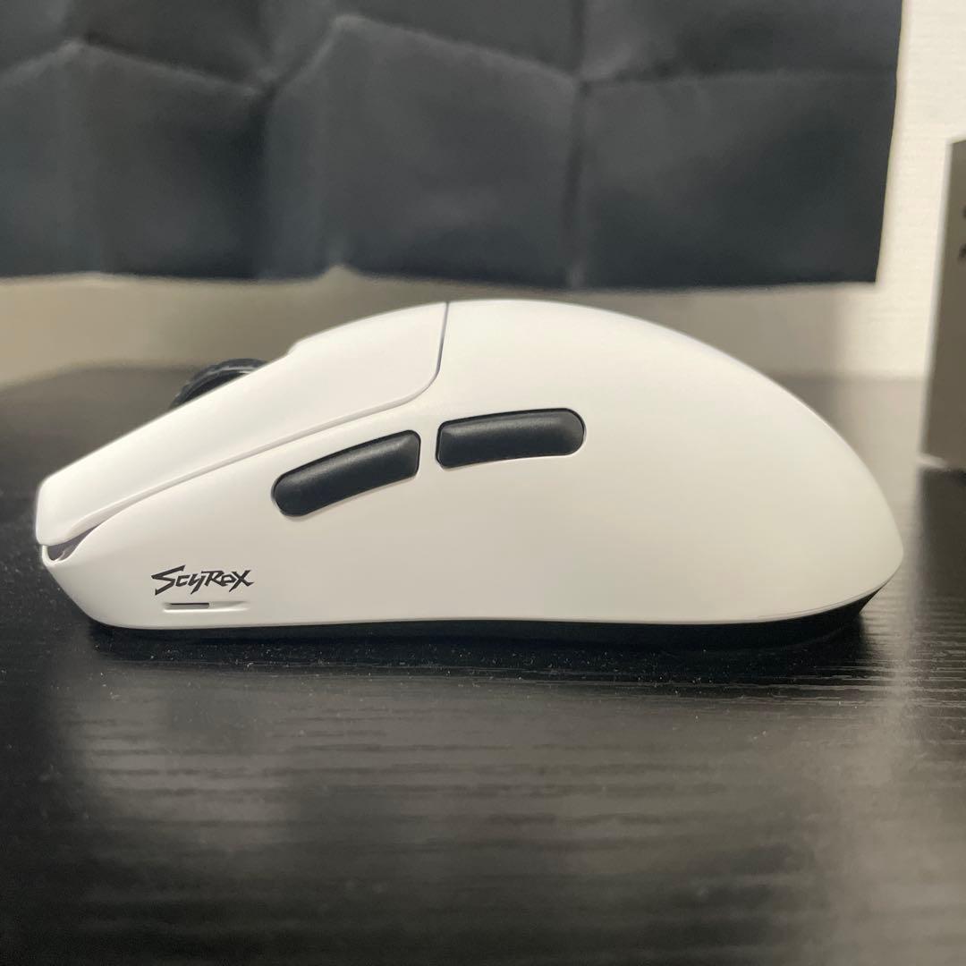Scyrox V6 ホワイト