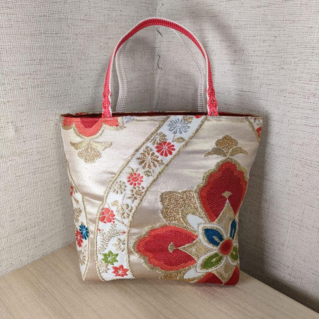帯リメイクバッグ　金色地　たてわく　華紋様　刺繍