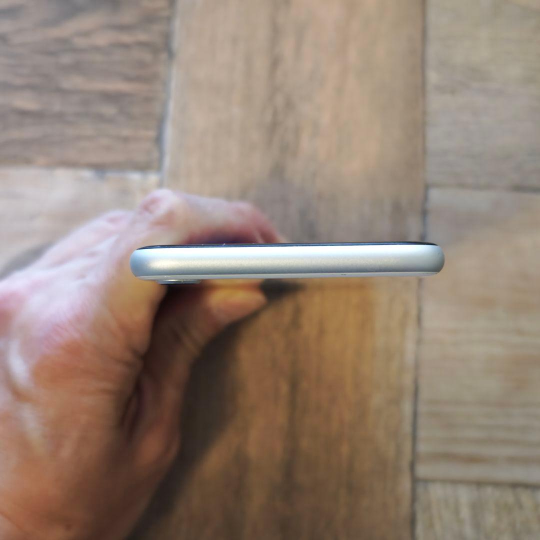 iPhone SE2ホワイト 64GB初期化済 a2275