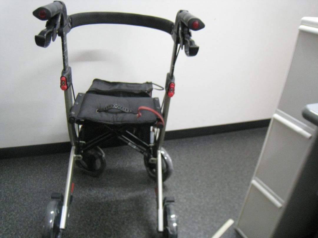 介護用品 歩行車 リトルターン ハイタイプ アロン化成 安寿 リハビリ　③