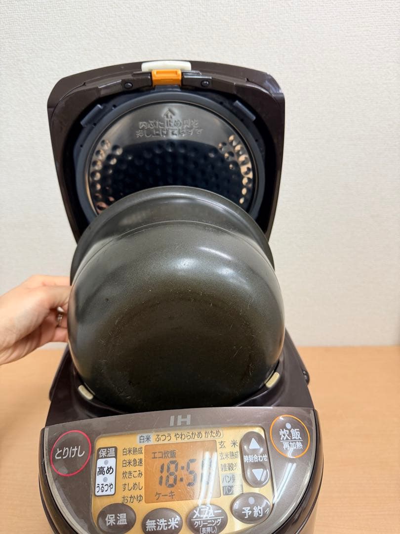象印 IH炊飯ジャーNP-VI10 5.5合炊き ブラウン 本体のみ2019年製