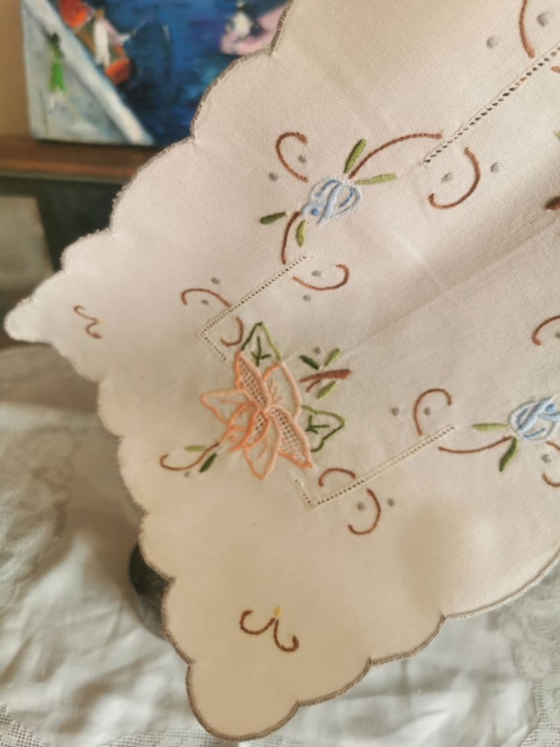 ヴィンテージ/アンティーク フランス ピンク薔薇 水色の蕾 色糸刺繍リネンクロス
