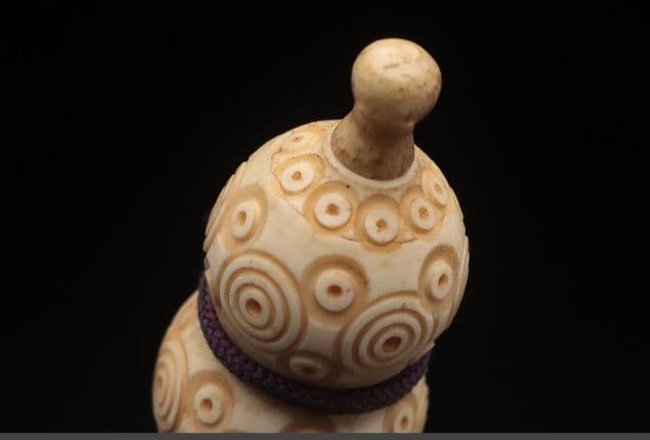 時代提物 革製紙縒張鹿革被せ 一つ提げ煙草入 骨瓢根付 提げ物 古美術