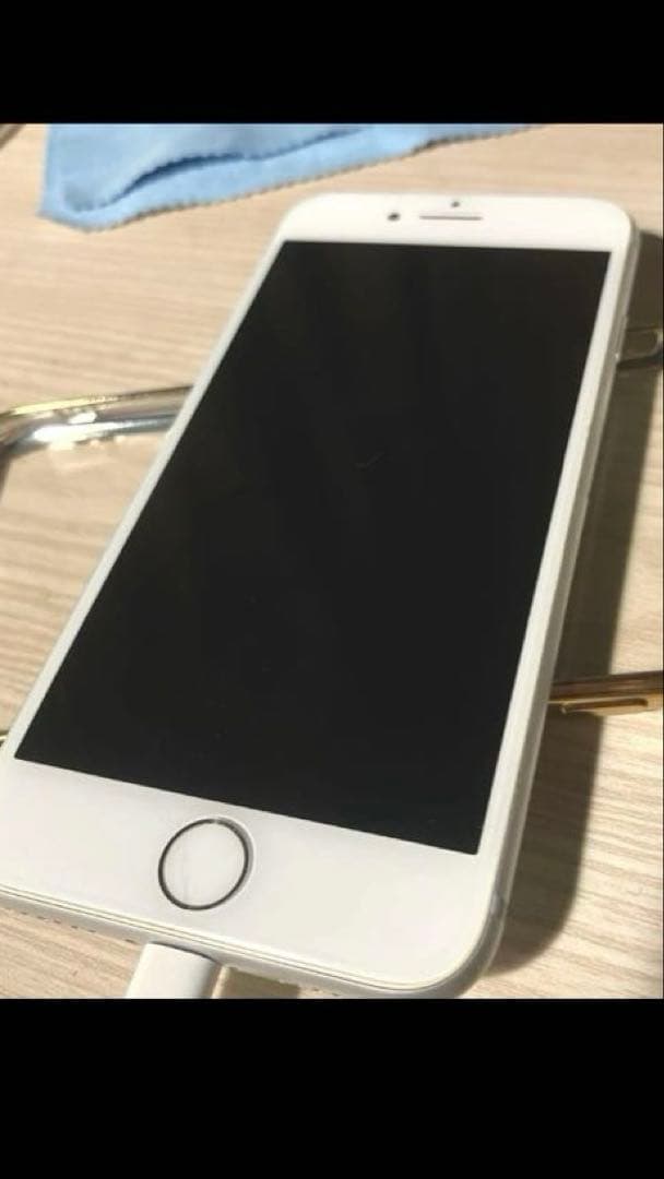 Apple iPhone 8 シルバー(ホワイト) 本体　64GB SIMフリー