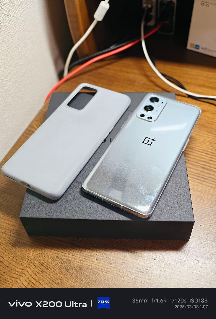 薄い画面ヤケあり OnePlus 9 Pro シルバー 本体のみ