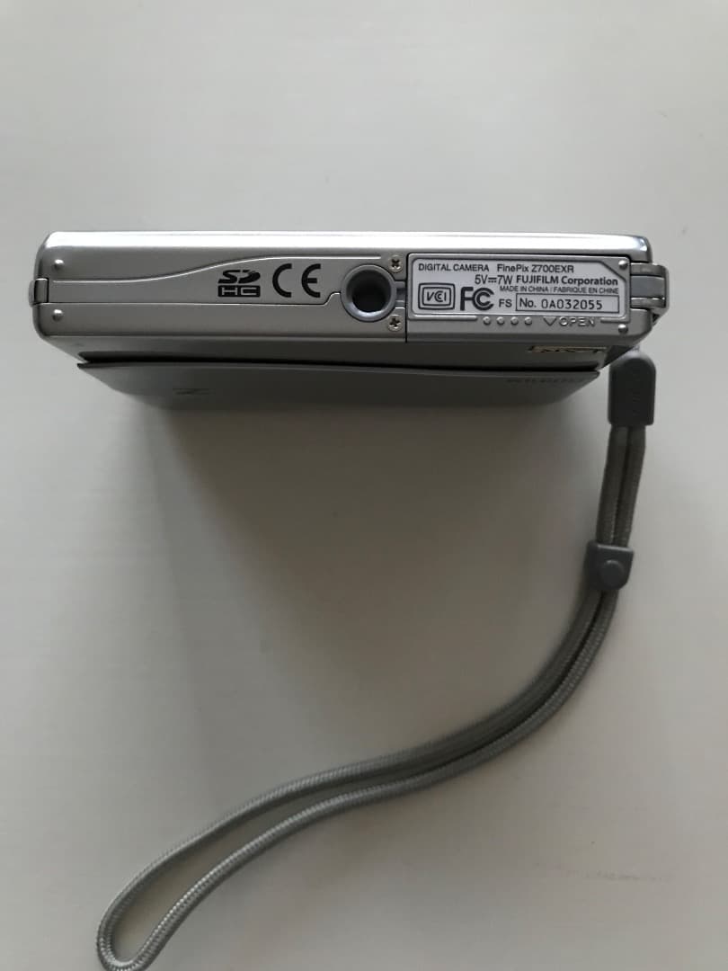 FUJIFILM FINEPIX Z700EXR コンパクトデジタルカメラ