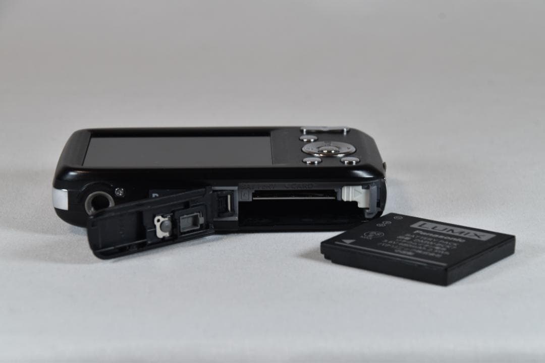 【LUMIX】パナソニック DMC-S2 軽量 / コンパクト 動作品！