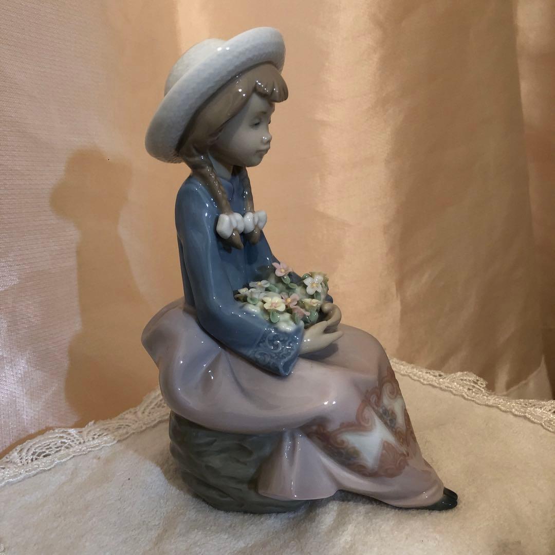 LLADRO リヤドロ　少女　花　箱なし