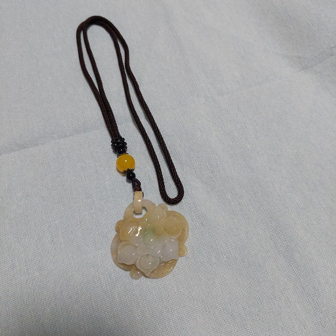 新品　未使用　オーダー品　　天然翡翠A貨　花彫刻ペンダントネックレス　証明書付き
