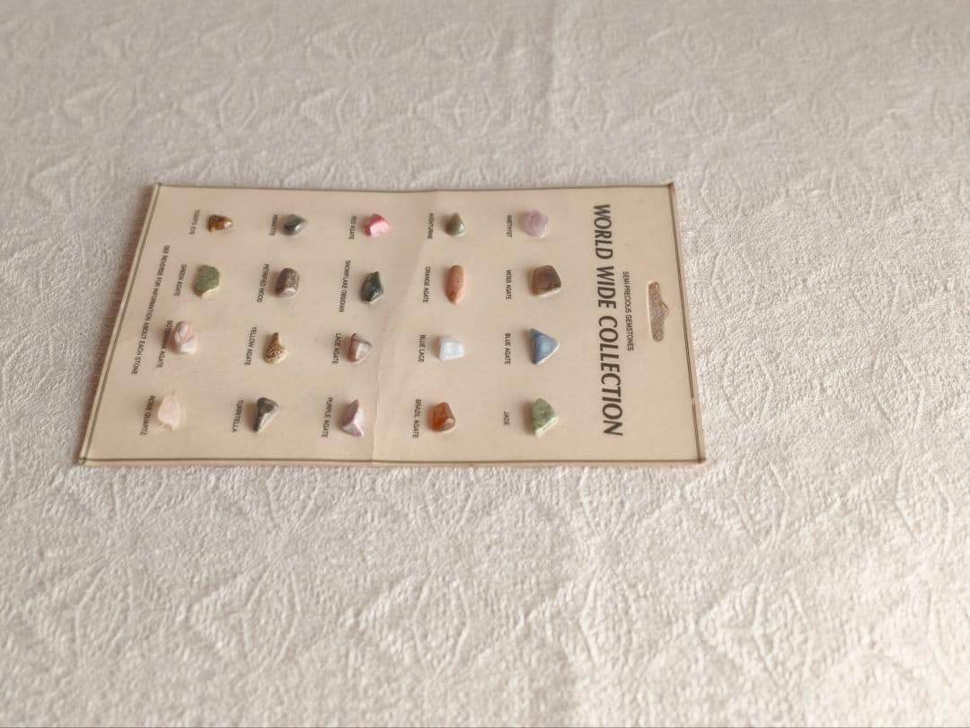 * vintage gemstones ꕥ 天然石たちの標本