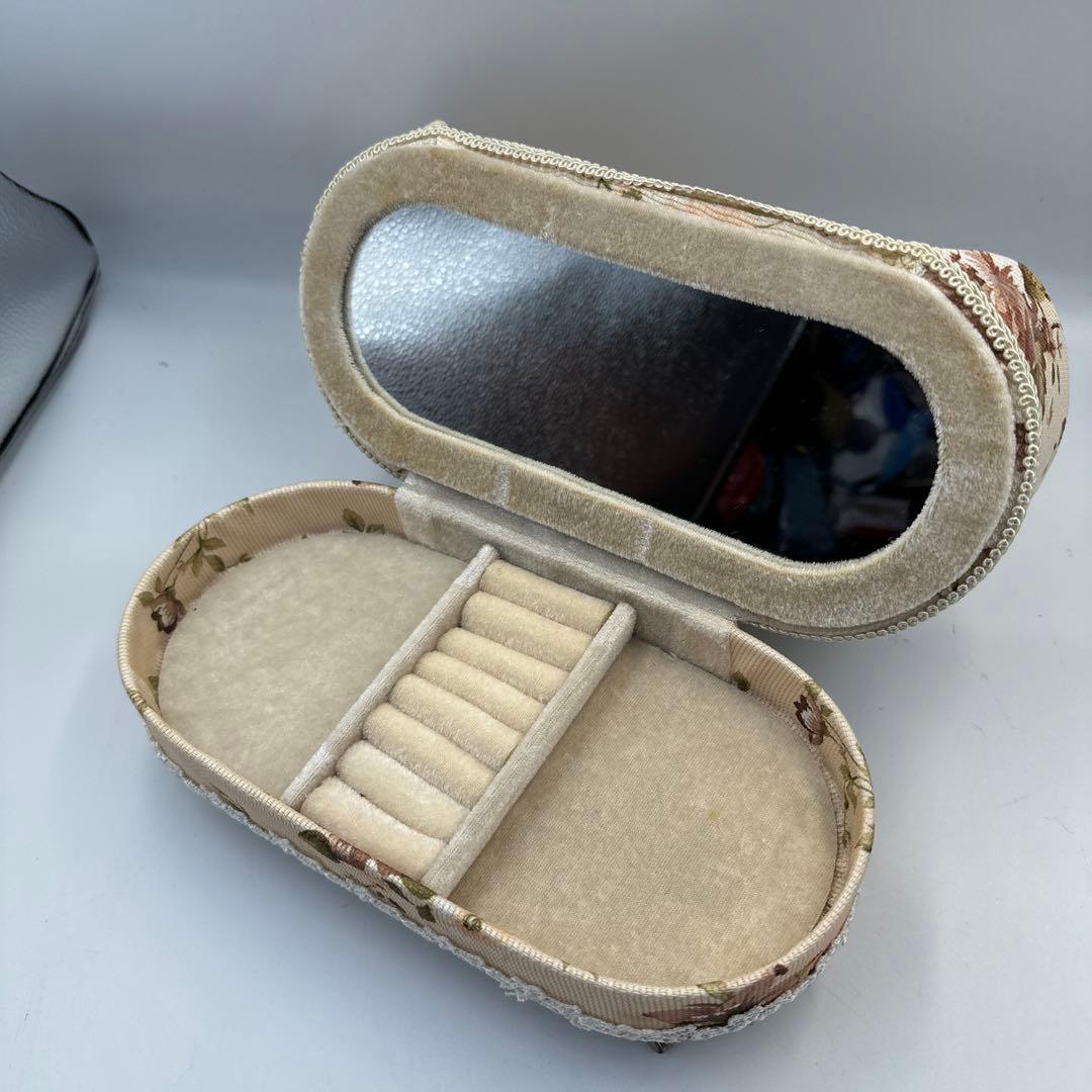 ソファー型アクセサリーケース　ベア付き