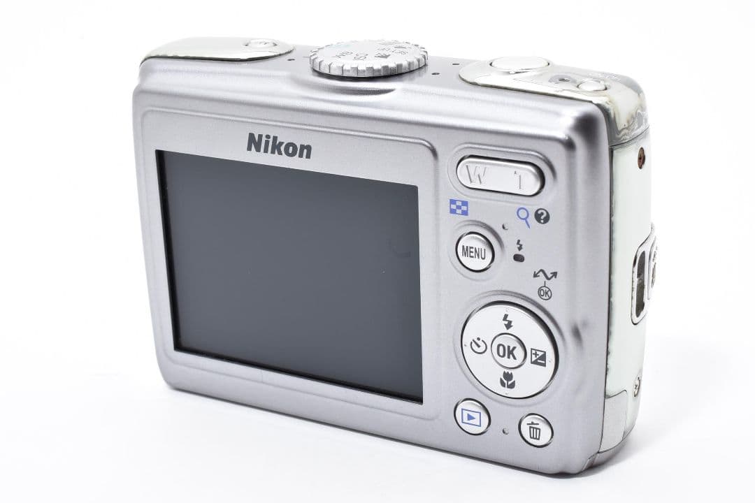 Nikon coolpix P4 シルバー
