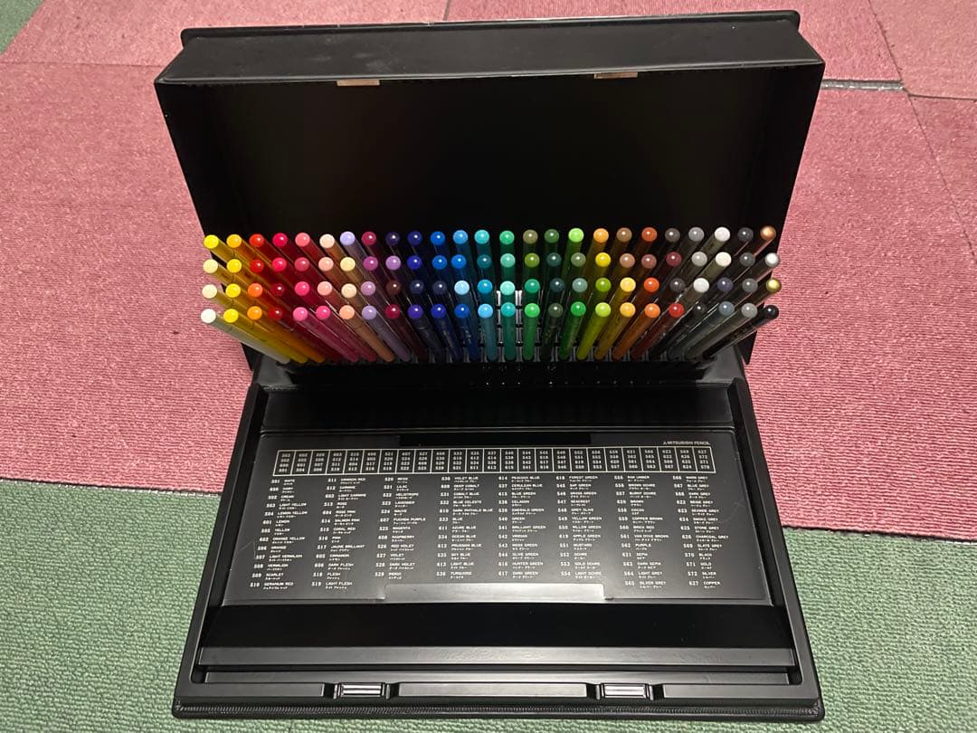 uni カラーペンシル 100色