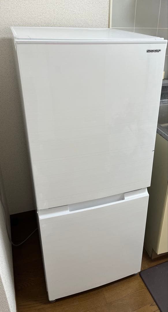 【3/25まで出品】冷蔵庫　SHARP 一人暮らし用 SJ-D15G-W