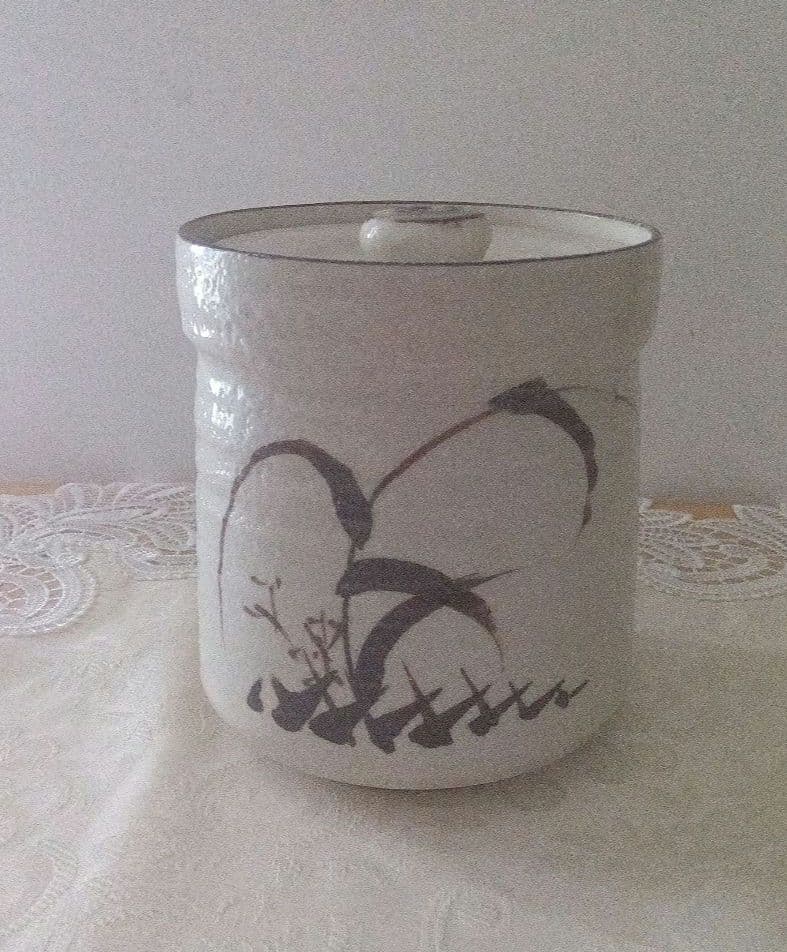 志野焼　水指　加藤忠治作　在陶印　美品　陶器製