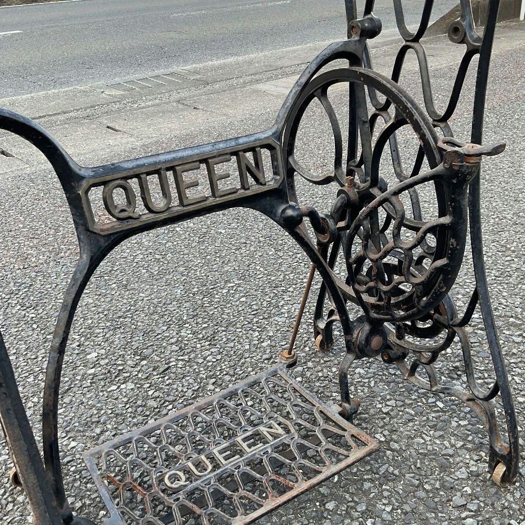 人と被らないぞ‼️足踏みミシン『QUEEN』個体数僅か⁉️テーブル製作用⭕️