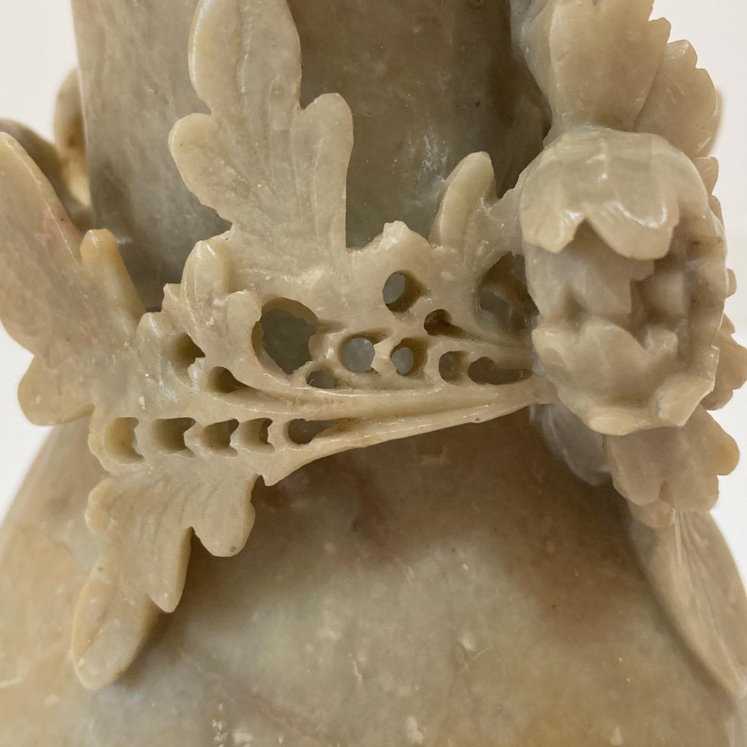天然石 菊の彫刻の花瓶 全高約25.6cm