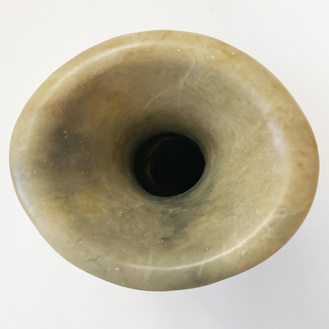 天然石 菊の彫刻の花瓶 全高約25.6cm
