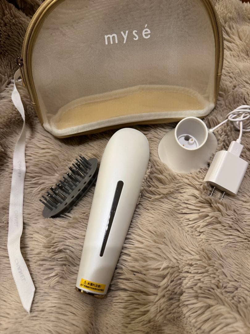 美品です♡myse 美顔器 ホワイト 充電器・ブラシヘッド付き