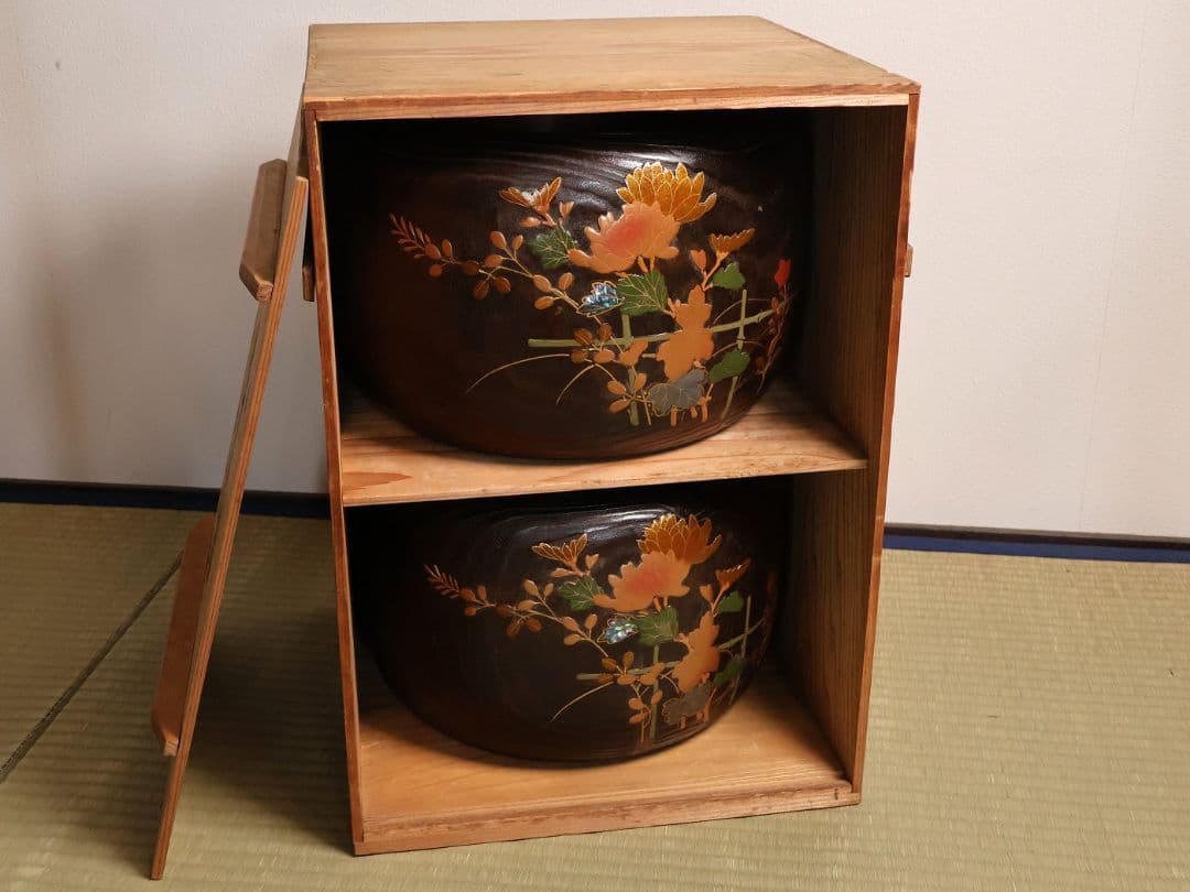 桐火鉢一対 幅31cm 菊 金蒔絵 草花 木箱 古民具 漆芸【MB263】