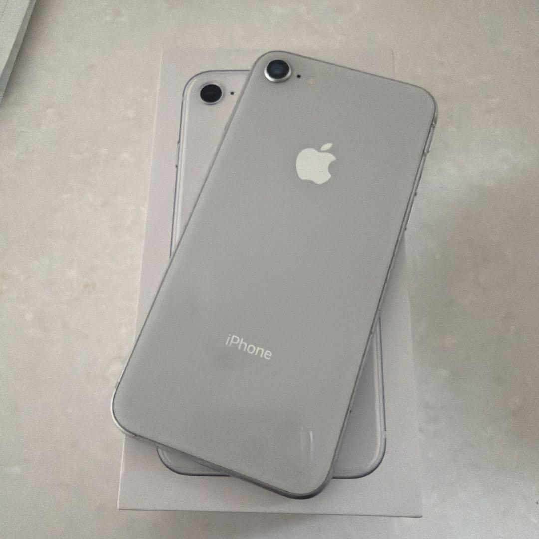 iPhone8 64GB SIMフリー　シルバーsilver