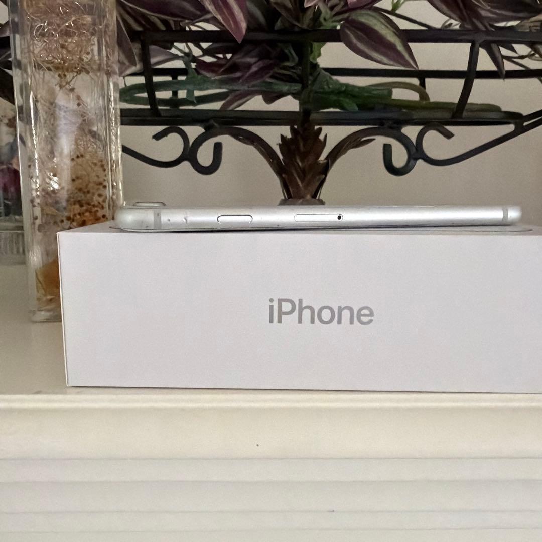 iPhone8 64GB SIMフリー　シルバーsilver