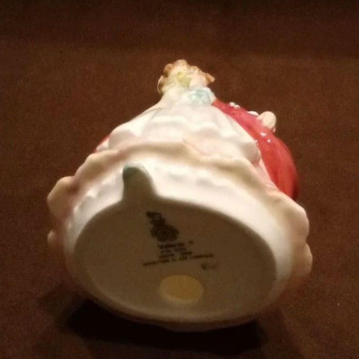 イギリス ロイヤルドルトン 磁器人形 １９６０年代