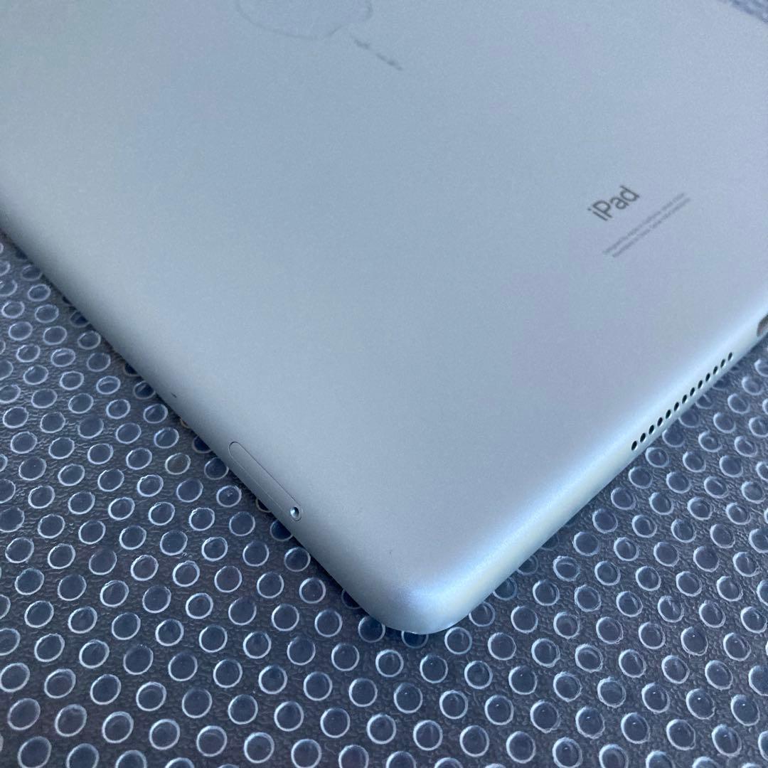 3561【早い者勝ち】電池良好☆iPad8 第8世代 32GB SIMフリー☆